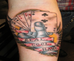 tatuaggio poker avambraccio mano